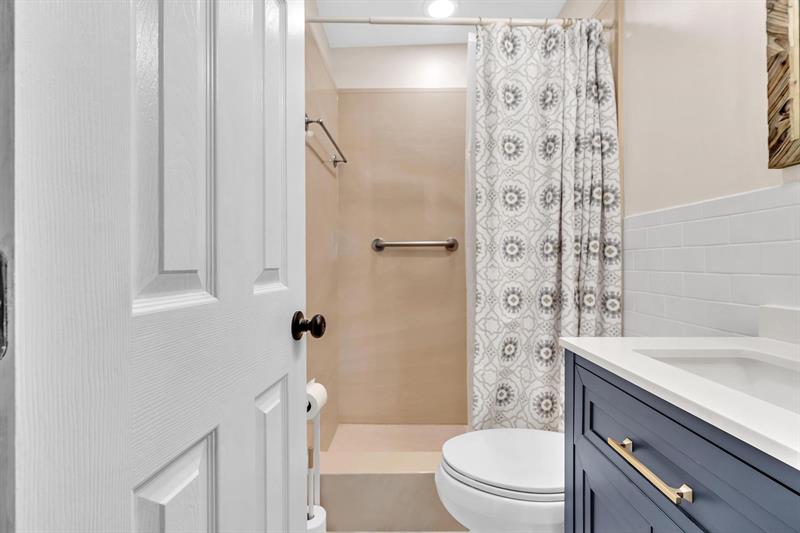 Image 35 of 57 For 1311 42nd St