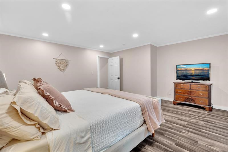 Image 42 of 57 For 1311 42nd St
