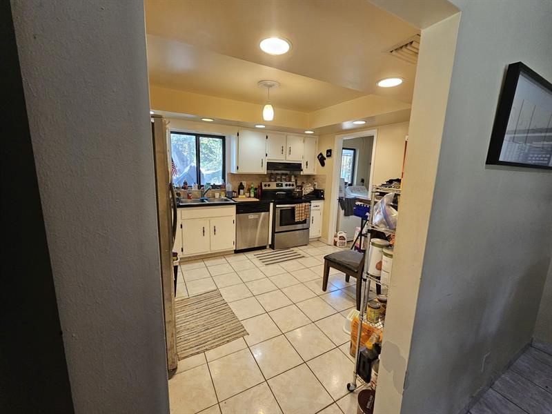 Image 5 of 14 For 2610 Plunkett St