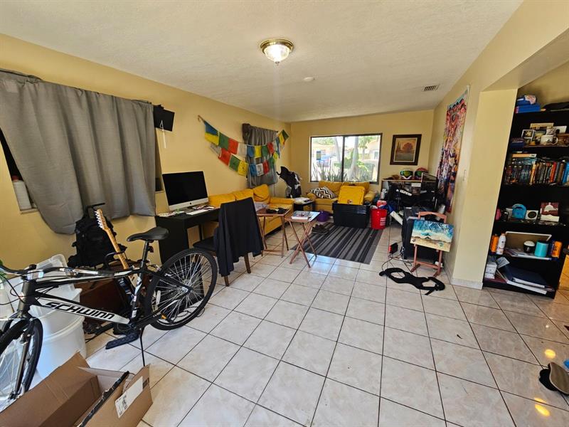 Image 6 of 14 For 2610 Plunkett St