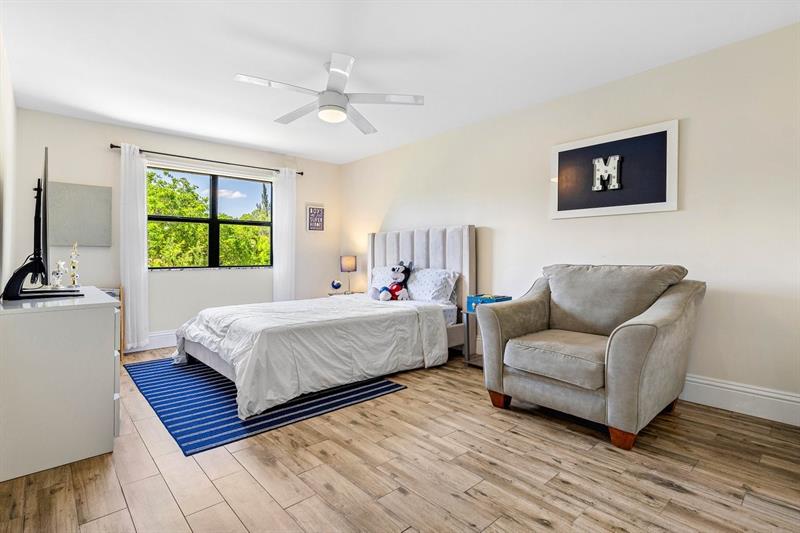 Image 33 of 69 For 6672 63rd Way