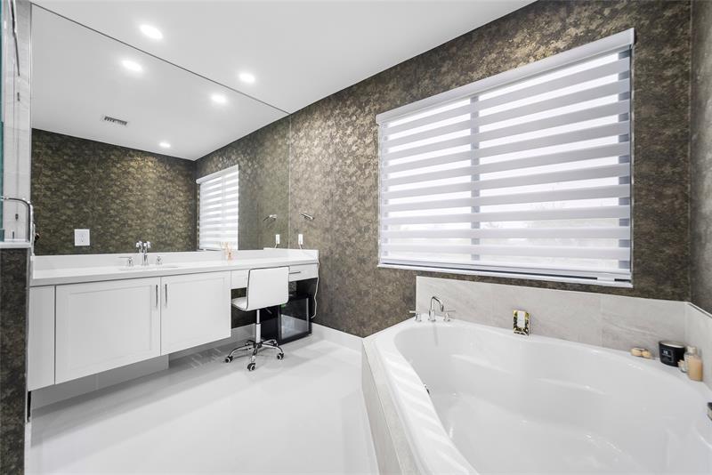 Image 33 of 98 For 10777 Oceano Way