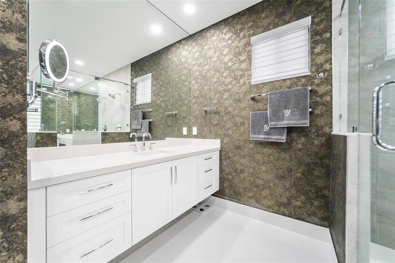 Image 36 of 98 For 10777 Oceano Way