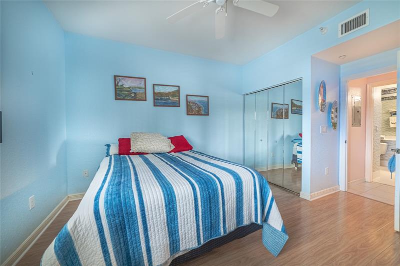 Image 12 of 39 For 7739 Southampton Ter  202