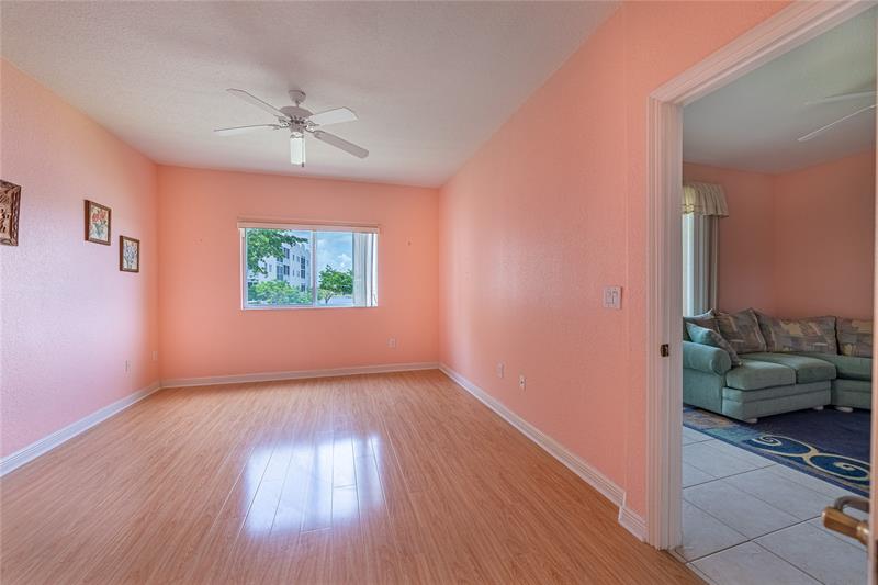 Image 18 of 39 For 7739 Southampton Ter  202