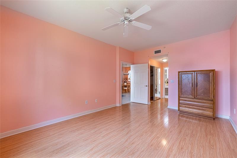 Image 19 of 39 For 7739 Southampton Ter  202