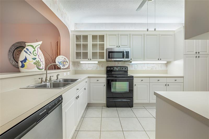 Image 9 of 39 For 7739 Southampton Ter  202