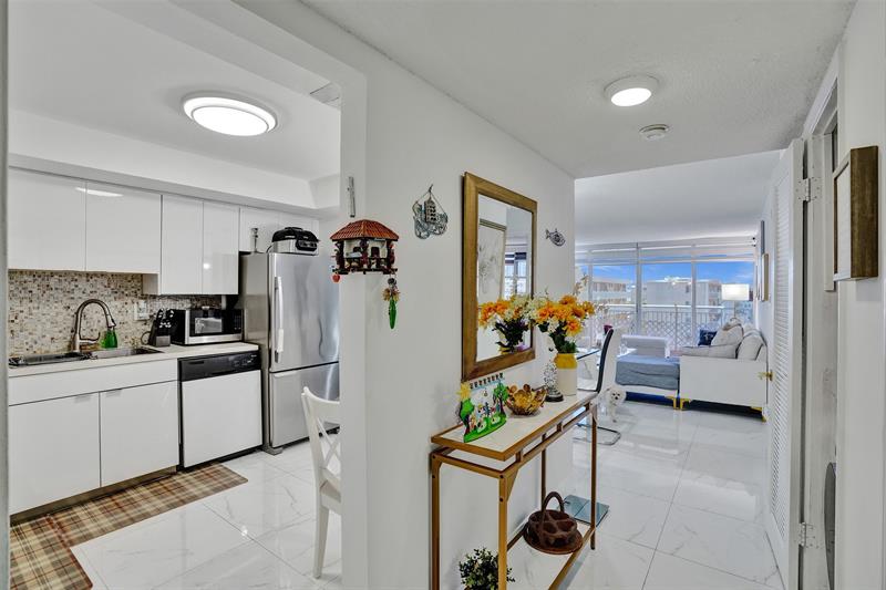 Image 10 of 34 For 18041 Biscayne Blvd 503
