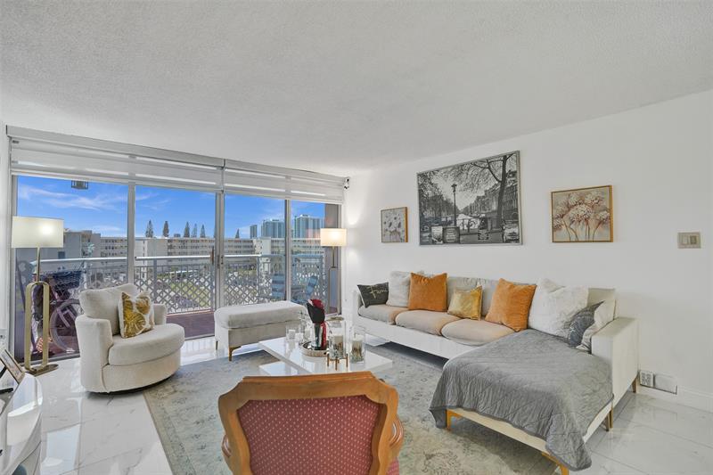Image 17 of 34 For 18041 Biscayne Blvd 503