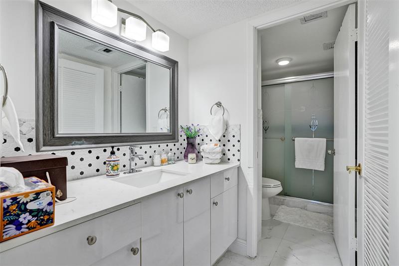 Image 19 of 34 For 18041 Biscayne Blvd 503