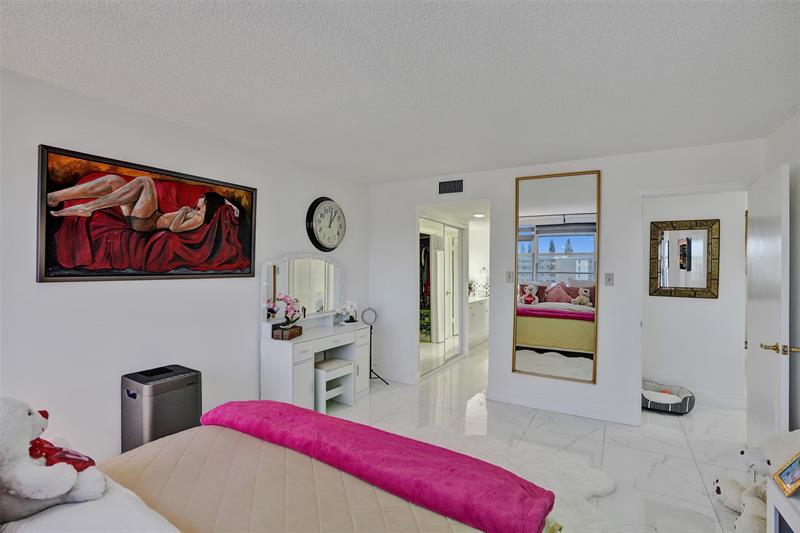 Image 20 of 34 For 18041 Biscayne Blvd 503