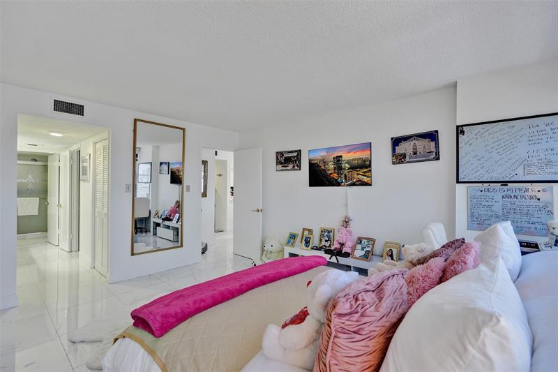 Image 21 of 34 For 18041 Biscayne Blvd 503