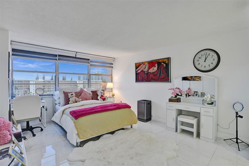 Image 22 of 34 For 18041 Biscayne Blvd 503