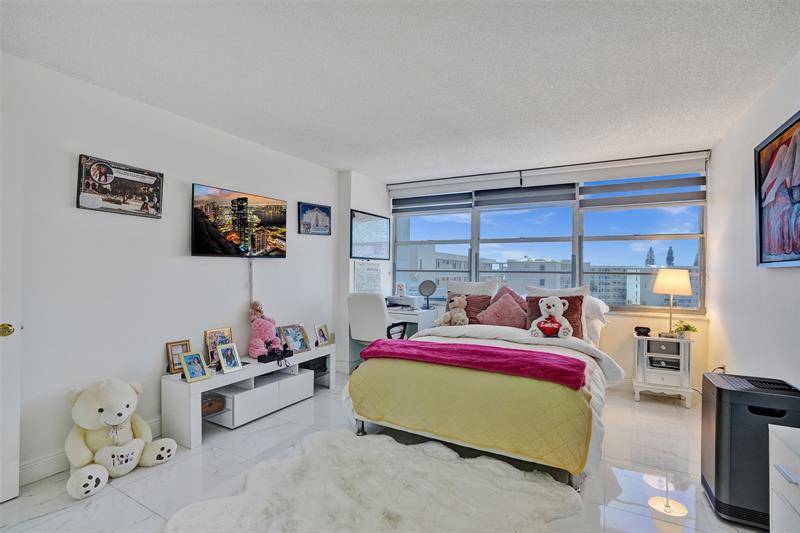 Image 24 of 34 For 18041 Biscayne Blvd 503