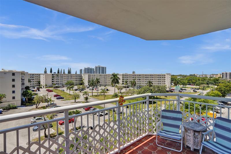 Image 26 of 34 For 18041 Biscayne Blvd 503