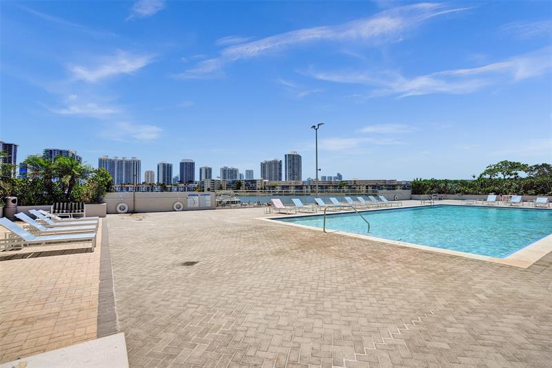 Image 27 of 34 For 18041 Biscayne Blvd 503