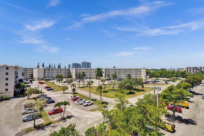 Image 29 of 34 For 18041 Biscayne Blvd 503