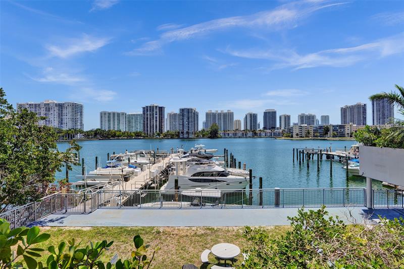 Image 30 of 34 For 18041 Biscayne Blvd 503