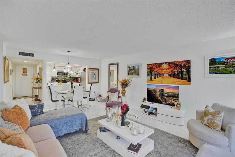 Image 7 of 34 For 18041 Biscayne Blvd 503