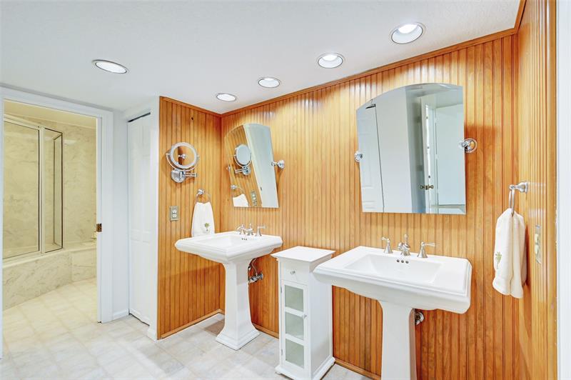 Image 14 of 24 For 6079 Glendale Dr  6079