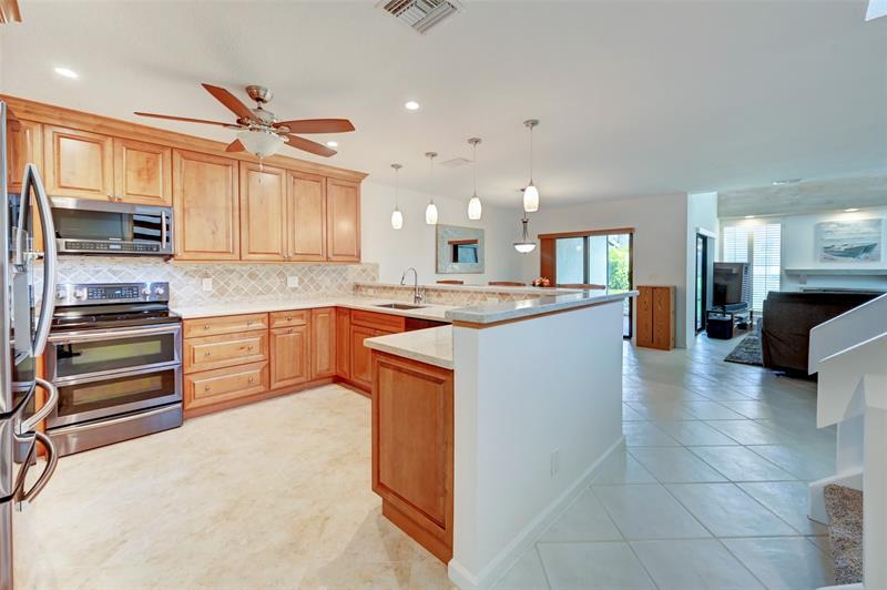 Image 5 of 24 For 6079 Glendale Dr  6079