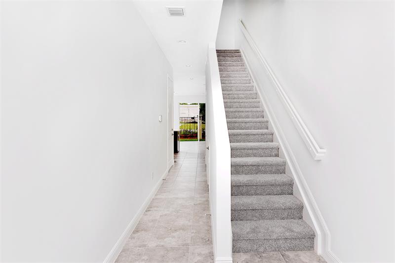 Image 17 of 27 For 6965 Pines Circle  29
