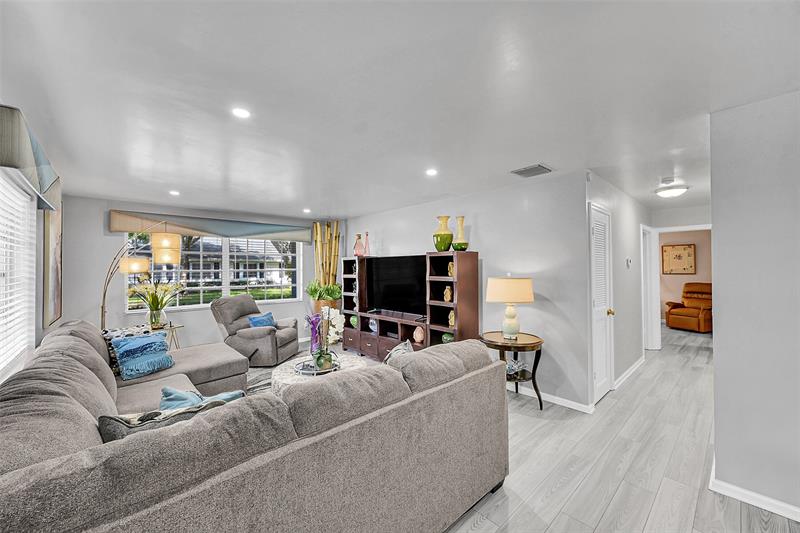 Image 5 of 34 For 10143 45th Trl  473
