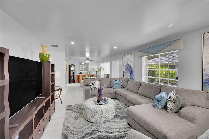Image 7 of 34 For 10143 45th Trl  473