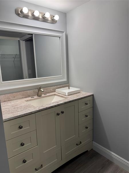 Image 11 of 18 For 6025 Balboa Cir  103