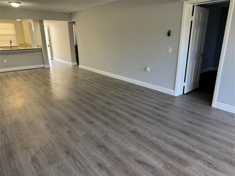 Image 6 of 18 For 6025 Balboa Cir  103