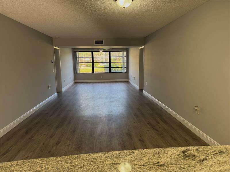Image 7 of 18 For 6025 Balboa Cir  103