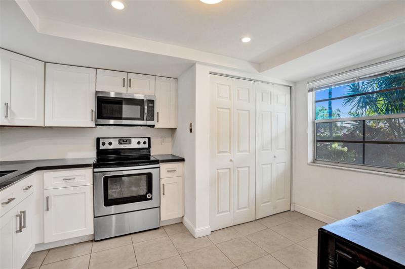 Image 6 of 27 For 1700 80th Ave  107