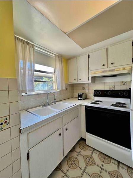 Image 10 of 11 For 4652 Poinciana Street  2