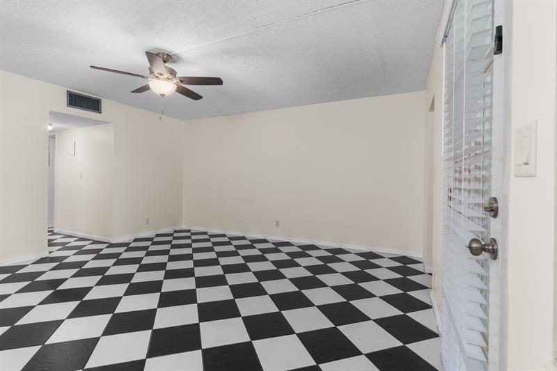Image 11 of 31 For 2800 14th Street Cswy  115