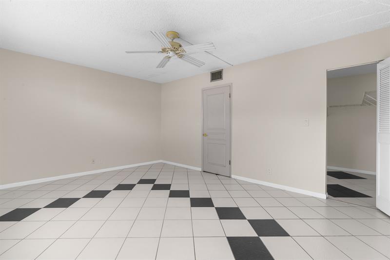 Image 17 of 31 For 2800 14th Street Cswy  115
