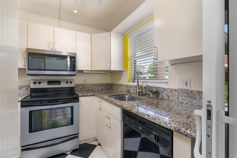 Image 3 of 31 For 2800 14th Street Cswy  115
