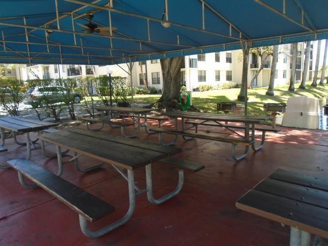 Image 21 of 24 For 6195 Rock Island Rd  402