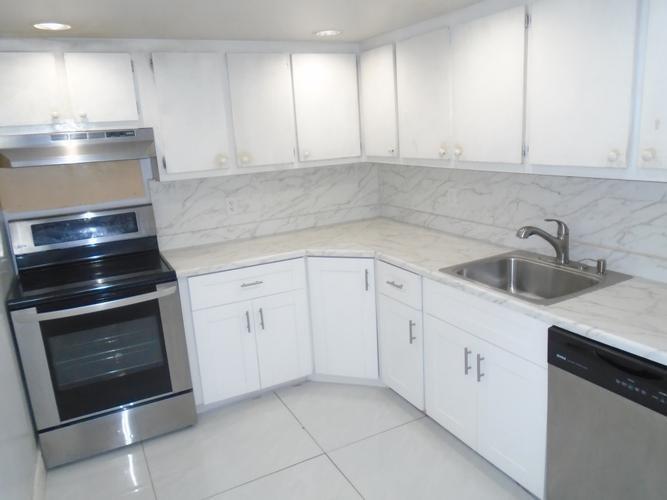 Image 4 of 24 For 6195 Rock Island Rd  402