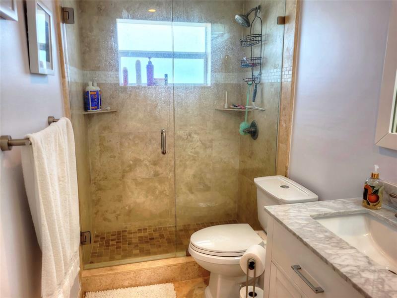 Image 13 of 17 For 5450 Ocean Blvd  39-k