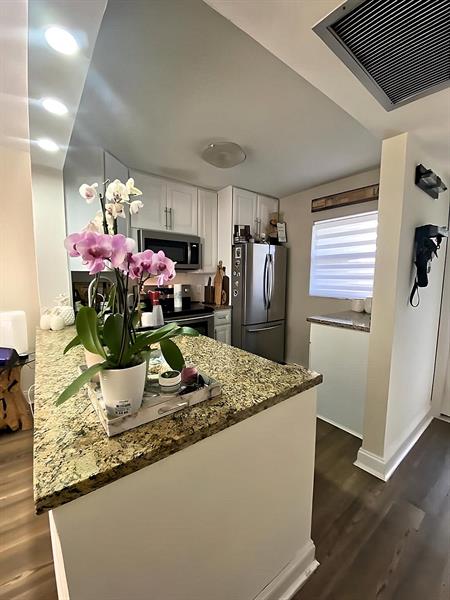 Image 4 of 9 For 9410 Poinciana Pl  303