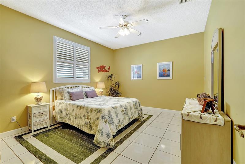 Image 36 of 52 For 419 6th St  