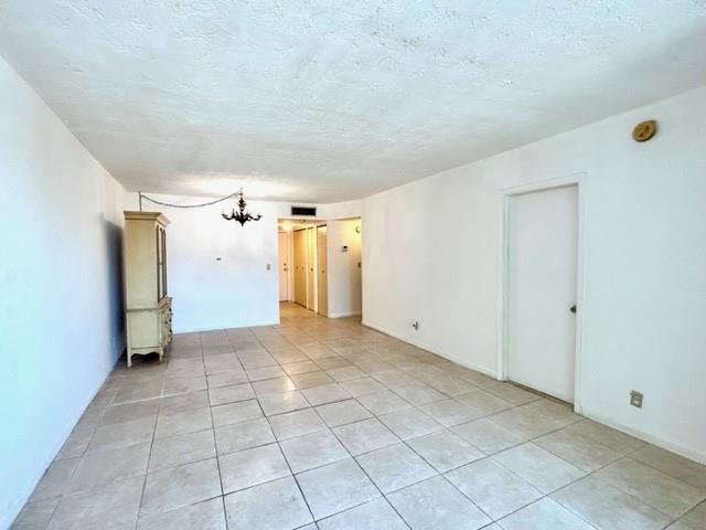 Image 16 of 39 For 2861 Somerset Dr  312