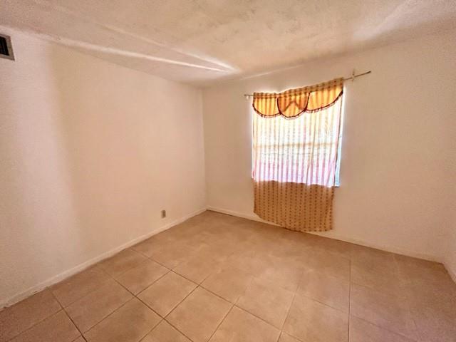 Image 25 of 39 For 2861 Somerset Dr  312