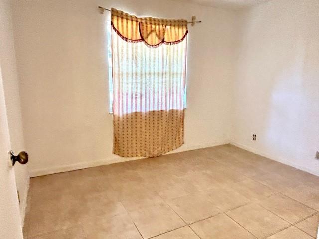 Image 27 of 39 For 2861 Somerset Dr  312