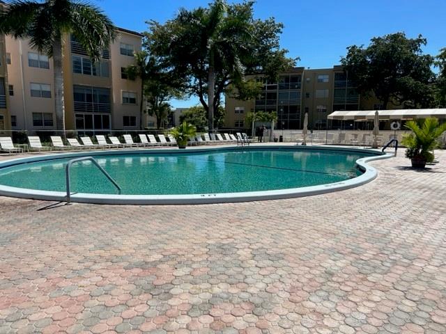Image 38 of 39 For 2861 Somerset Dr  312