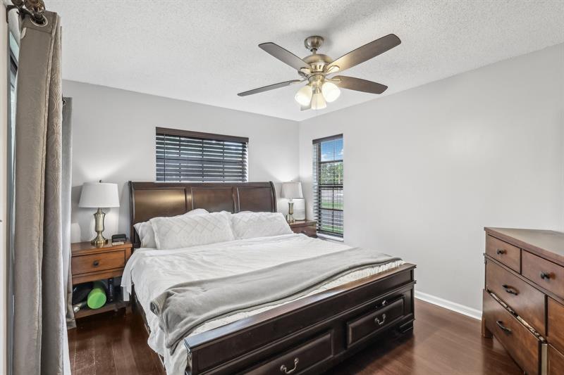 Image 11 of 41 For 301 Olivewood Pl  0130