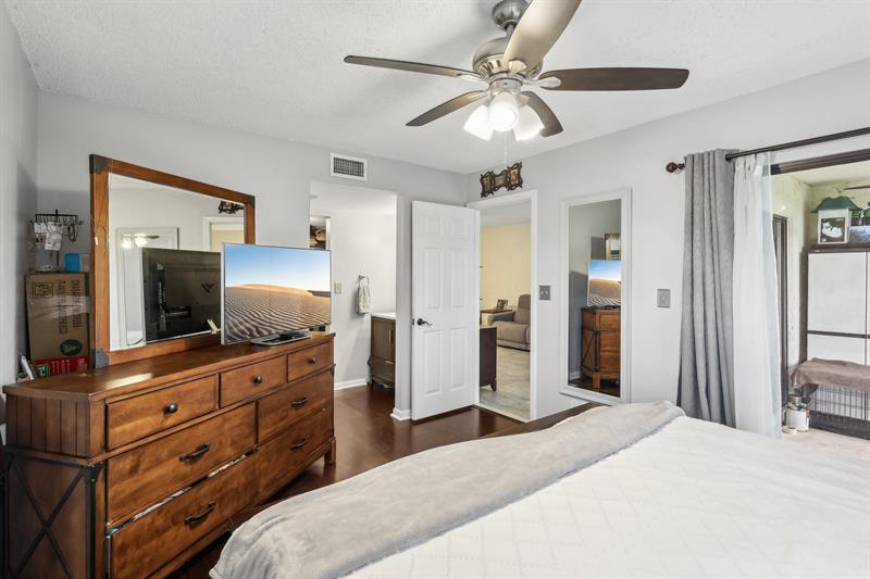 Image 12 of 41 For 301 Olivewood Pl  0130