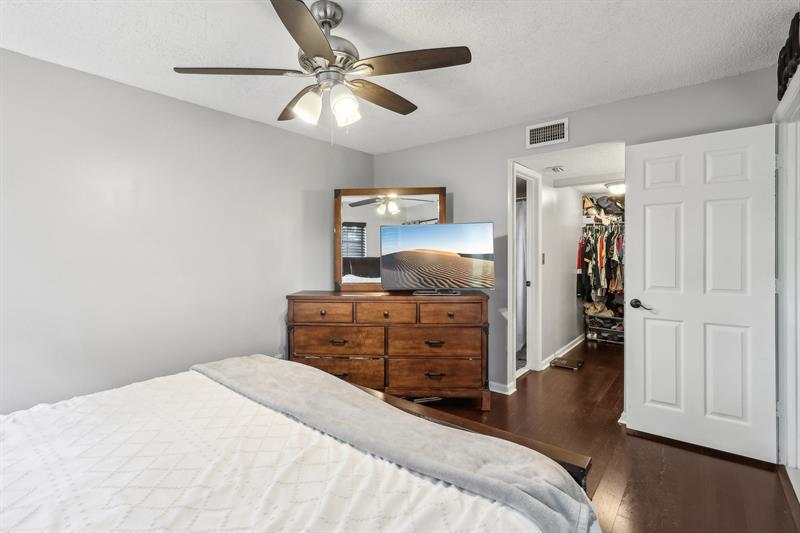 Image 13 of 41 For 301 Olivewood Pl  0130