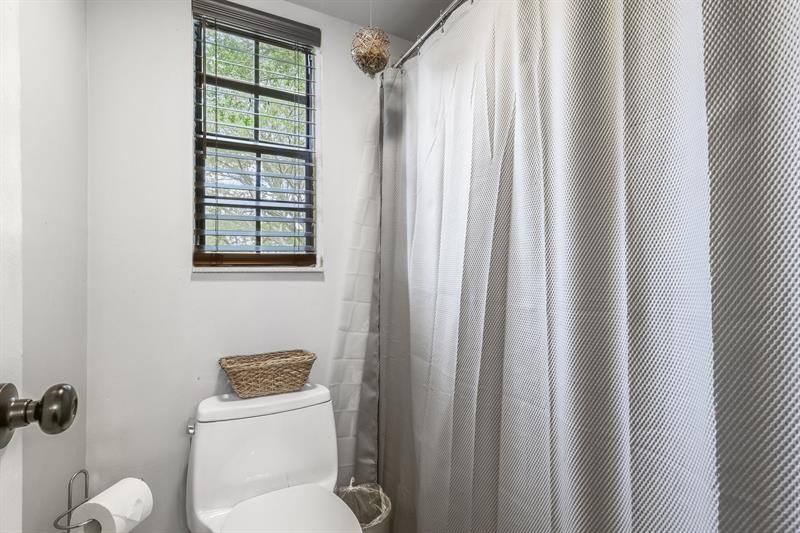 Image 14 of 41 For 301 Olivewood Pl  0130