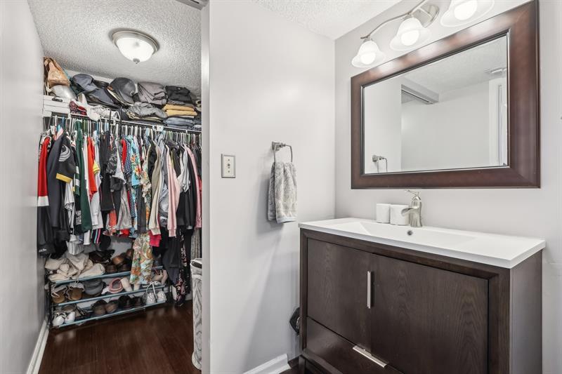 Image 15 of 41 For 301 Olivewood Pl  0130